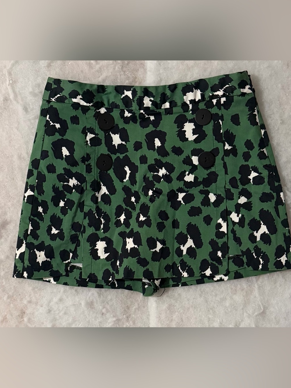 Zara Green and Black Leopard Print short(797)